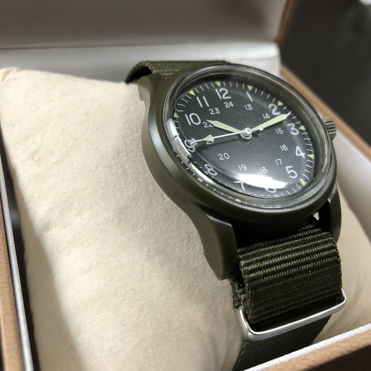 ミリタリーウォッチ 腕時計 セイコー ムーブメンツ搭載 カーキ色