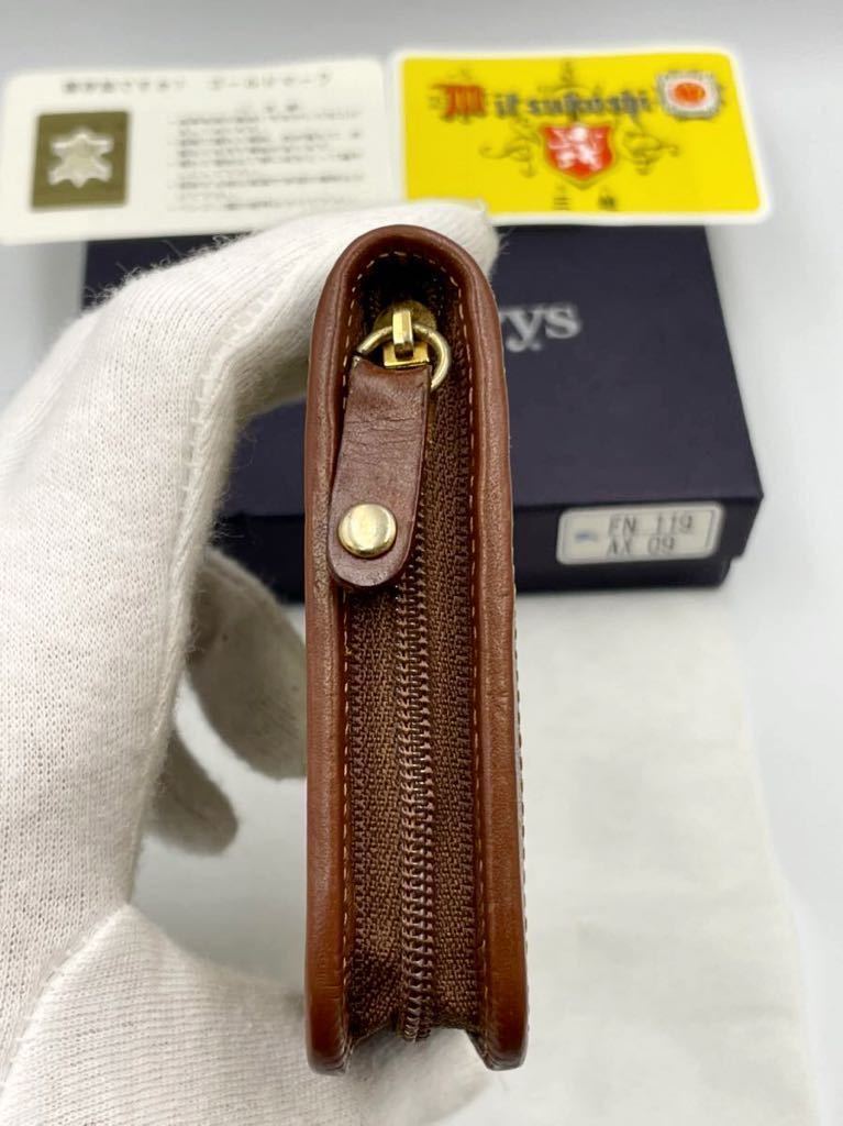バーバリー　ラウンドファスナー　二つ折り財布　ブラウン×チェック　PVC 未使用品　小銭入れ付き　メンズ　レディース　カードケース　
