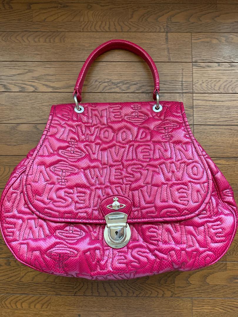 人気特価 vivienneWestwood オーブエンボスキルトバッグ