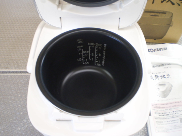 展示品 象印 圧力IH炊飯ジャー(5.5合炊き) 粉雪 炎舞炊き NW-PS10-WZ