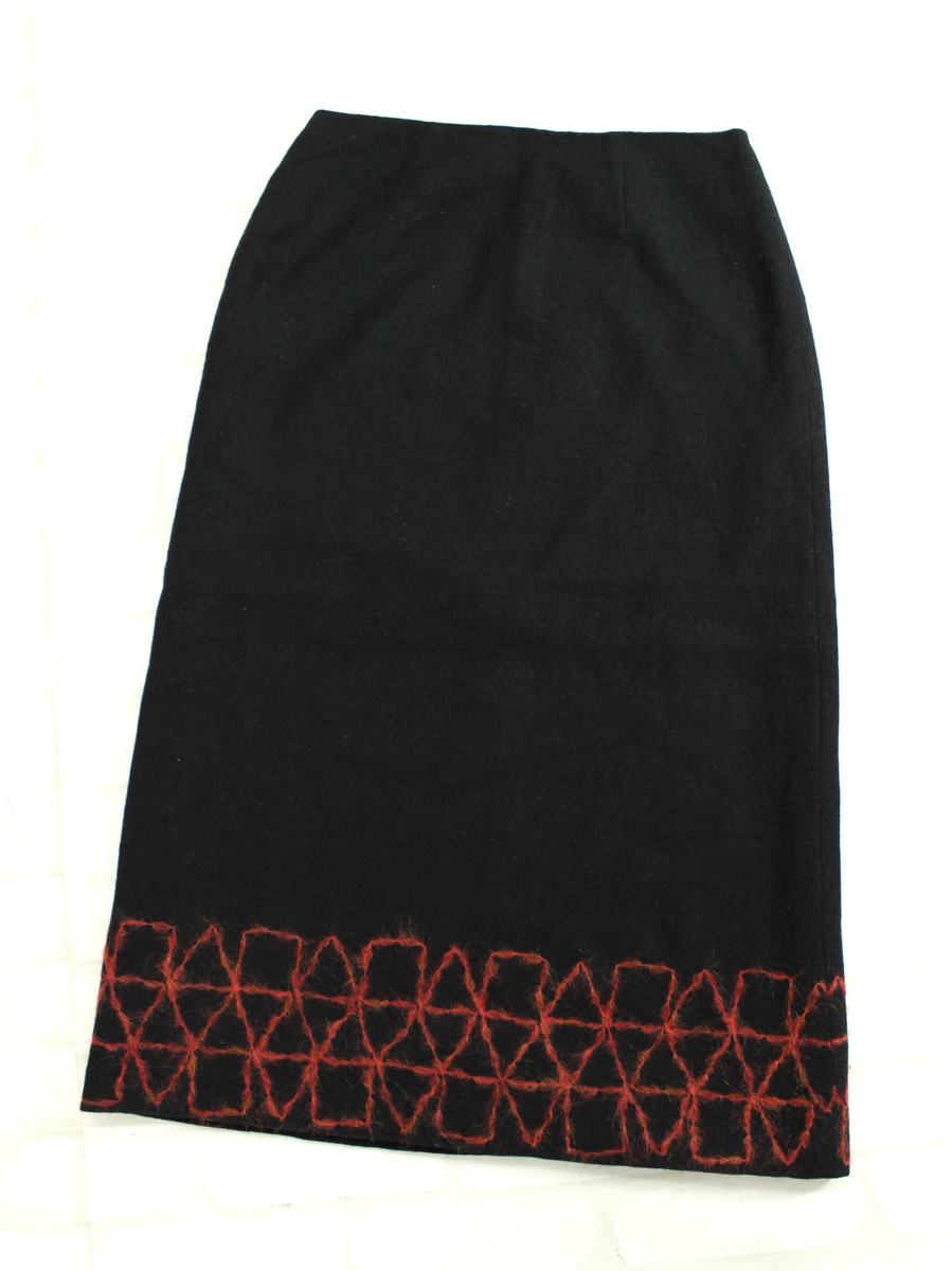 美品 シビラ 86%OFF 裾モヘヤ刺繍ウールセミフレアロングスカート 魅力的な価格 md758 黒M