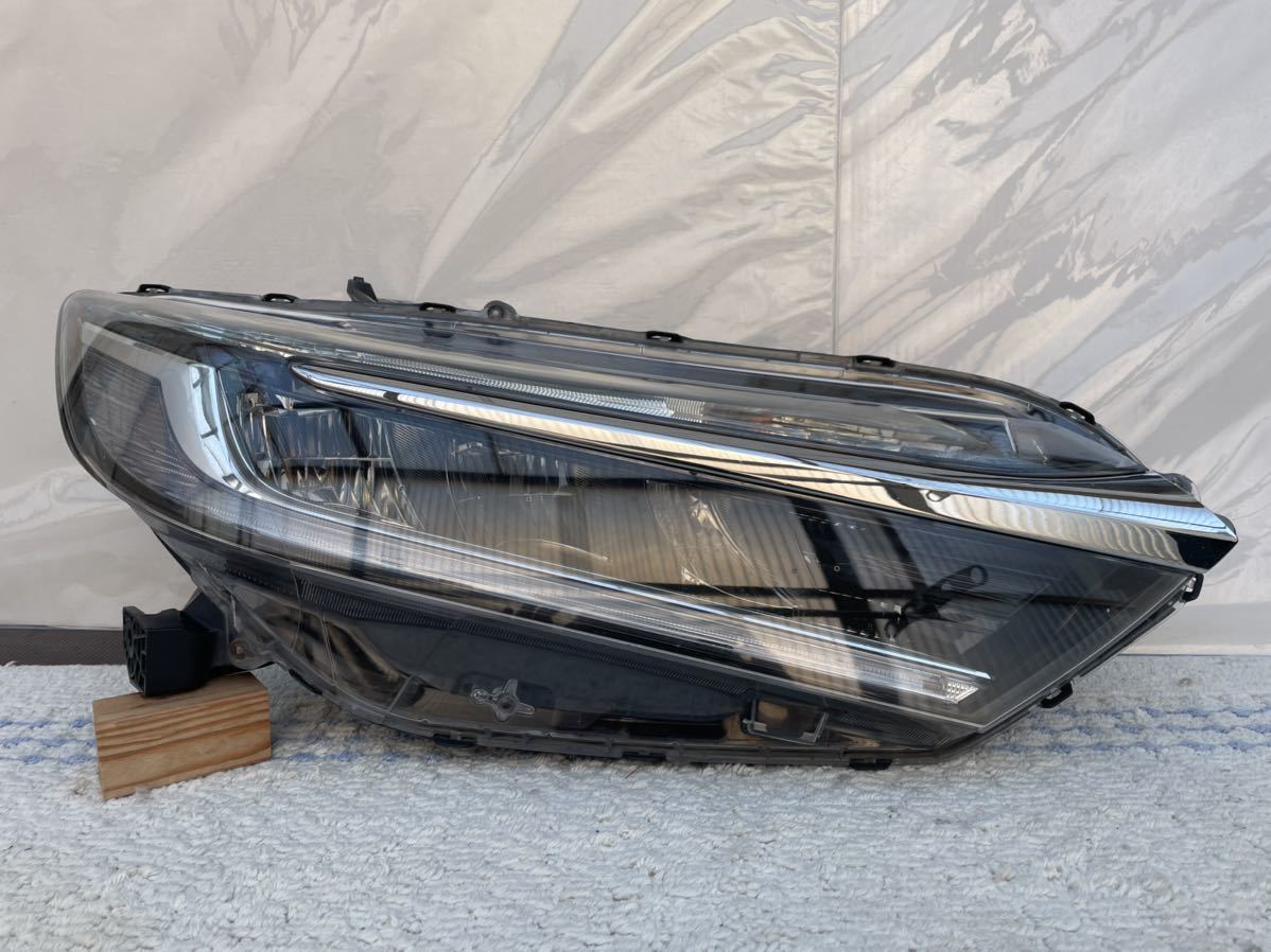 ホンダ シャトル GP7 ハイブリッド 右 ヘッドライト ランプ LED 刻印