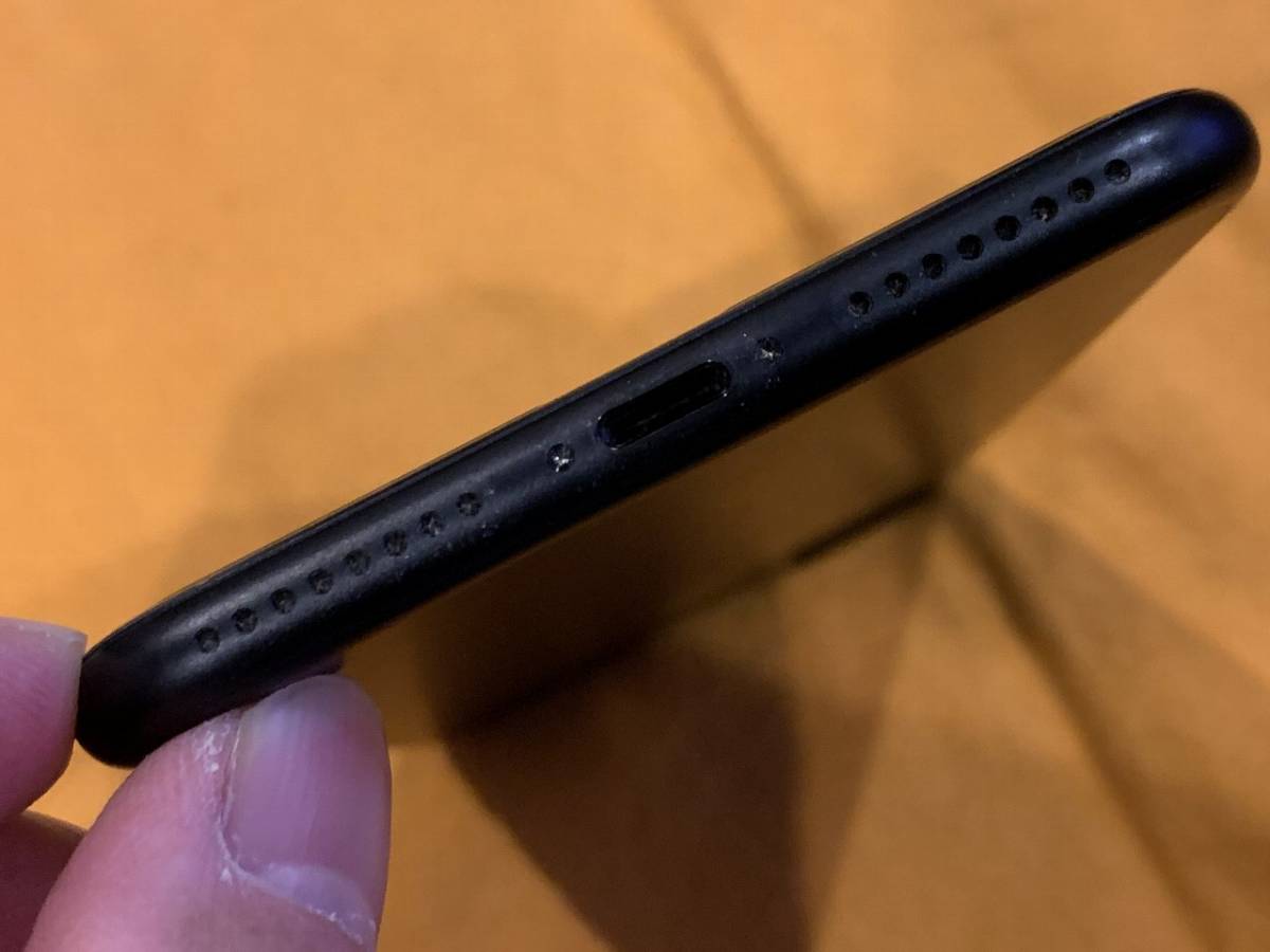 超美品 iphone 7Plus 128GB ブラック SIMロック解除済 充電器・ 保護ガラス・ケース付き 付属イヤホン・ライトニングケーブル無し_画像7