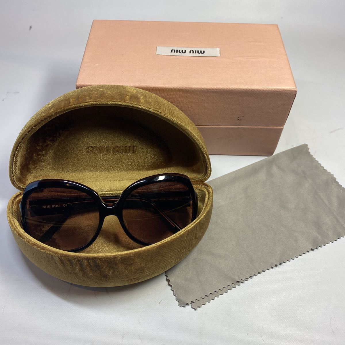 定番の冬ギフト MIU サングラス ケース付き ブラウン系 MIU サングラス
