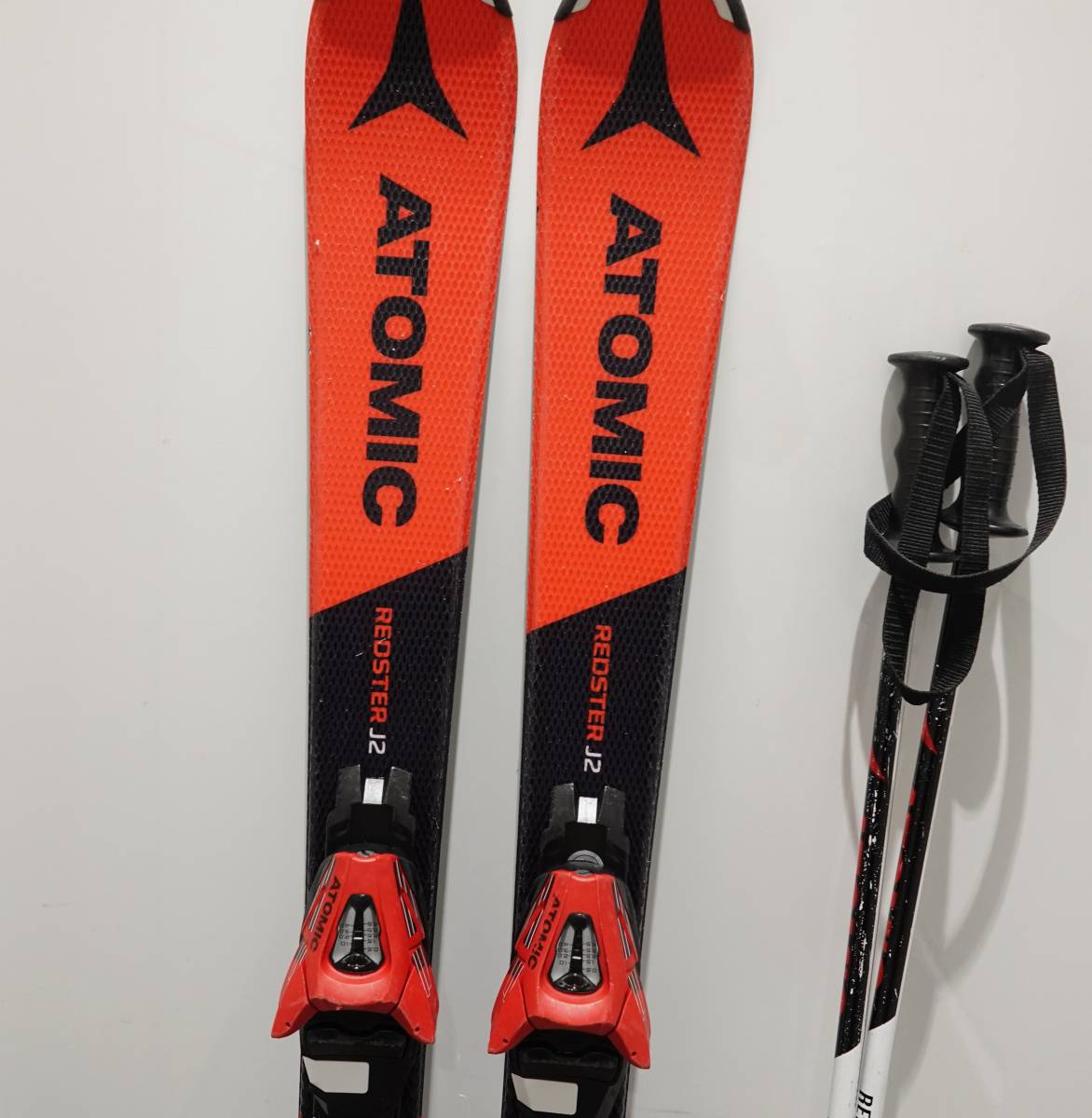 値下げました!Atomicジュニアスキーセット ストック付き クリアランス
