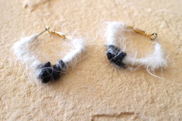  Tomorrowland TOMORROWLAND feather wool Gold hoop bai color earrings black × white mode color 