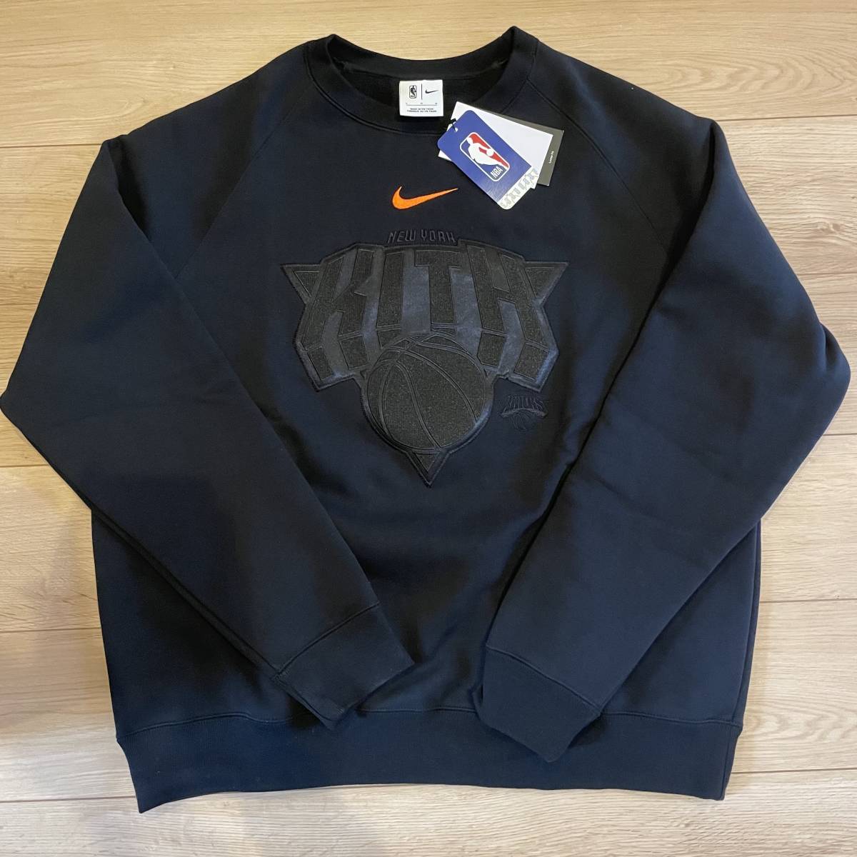 【値下げ】新品 未使用 Kith & Nike for New York Knicks Fleece Crewneck Black キス ナイキ ニューヨーク ニックス クルーネック Lサイズ_画像1