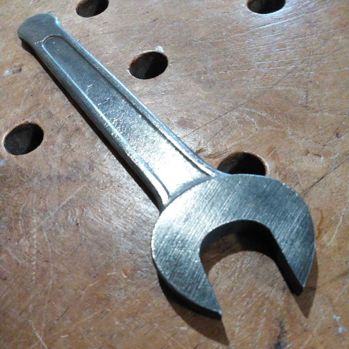  Suzuki loaded tool maintenance for tool one-side . wrench size inscription 17mm. old Logo S total length 137.2mm. tire lever equipped rare article 