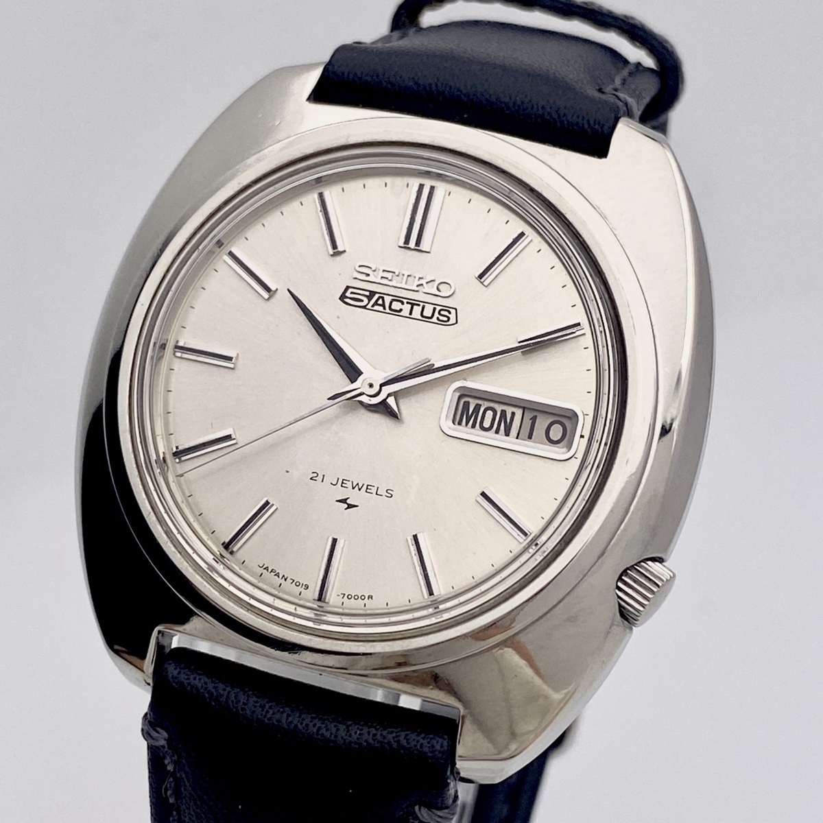 セイコー Seiko ファイブ シルバー文字盤 21石 7019-7000 メンズ 自動