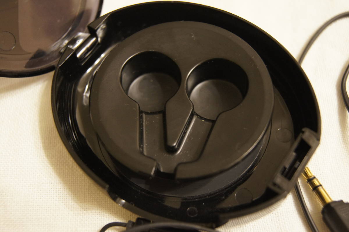 中古】AIWA(アイワ) HP-V55 黒 ケース付き ヘッドホン COLOGNE 中古】AIWA(アイワ) HP-V55 黒 ケース付き ヘッドホン COLOGNE