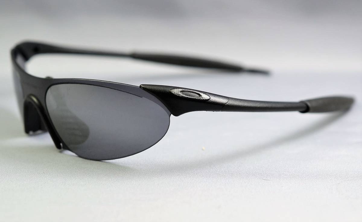 OAKLEY ZERO 0.7 だと思います。 オークリー ゼロ vintage eye wear 初期モデル ビンテージ 