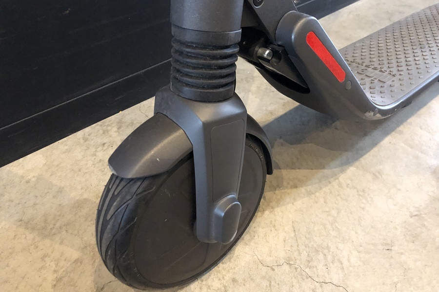 直売販売品 【Sale】東京)Segway セグウェイ Ninebot 電動キックスクーター ES2 直売販売品 【Sale】東京)Segway セグウェイ Ninebot 電動キックスクーター ES2