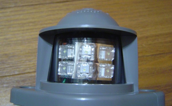 6070タイプ専用 LEDナンバー灯球 クオン グランドプロフィア コンドル 高輝度LED 3.000mcd 6発使用 24V用 送料無料（定形外郵便）_装着状態。