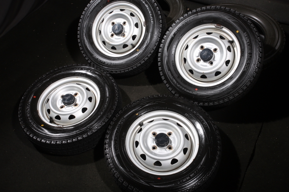 バリ山 145R12 6PR LT 国産ダンロップ スタッドレス 2020年製 4本SET N ...