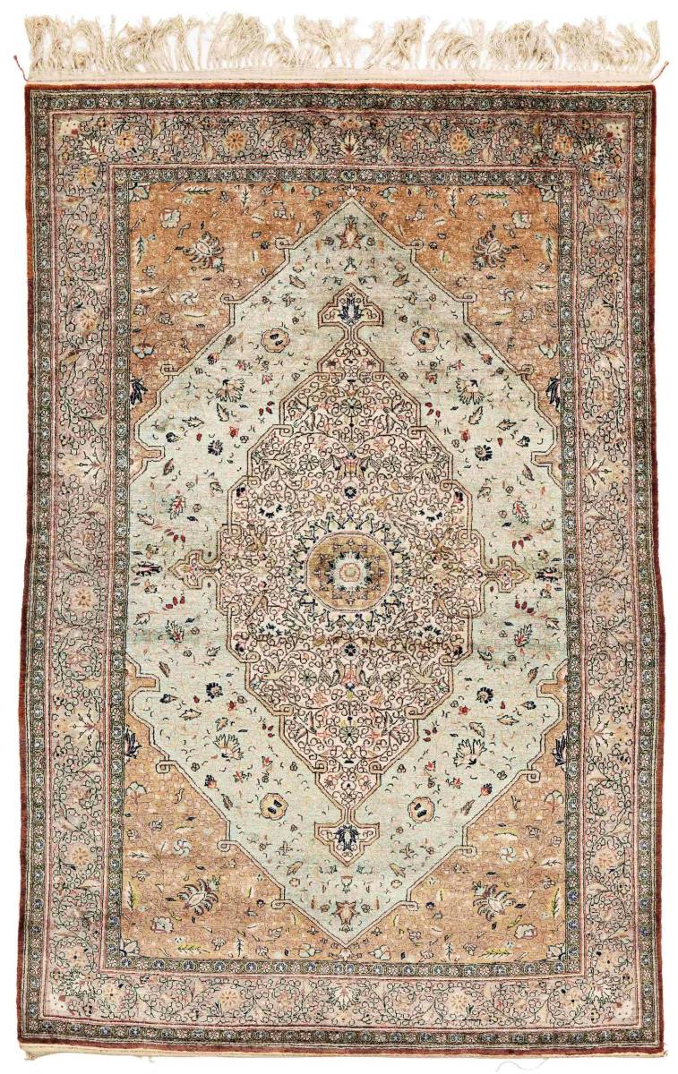 今年も話題の 状態良好 ペルシャイランのクムシルクカーペット 100% 絹の