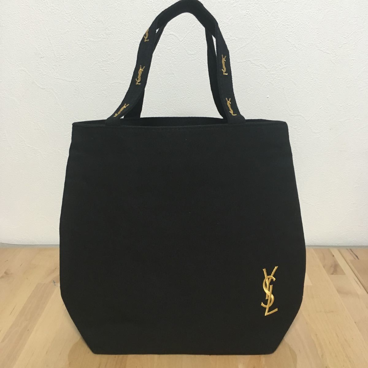 YSL イヴサンローラン トートバッグ エコバック & 化粧 ポーチ 2 YSL イヴサンローラン トートバッグ エコバック & 化粧 ポーチ 2