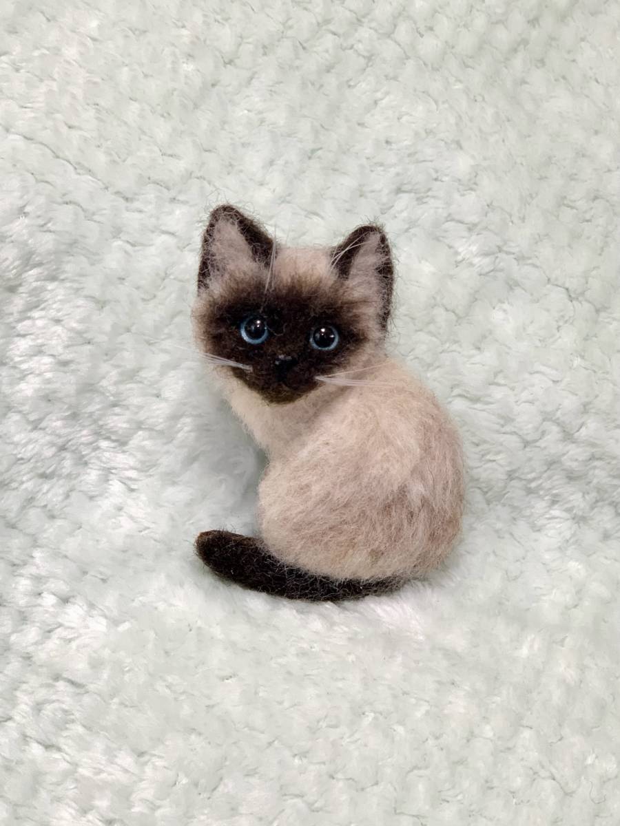 chico* 羊毛フェルト 猫 * シャム猫ちゃん ブローチ *・ ネコ chico* 羊毛フェルト 猫 * シャム猫ちゃん ブローチ *・ ネコ