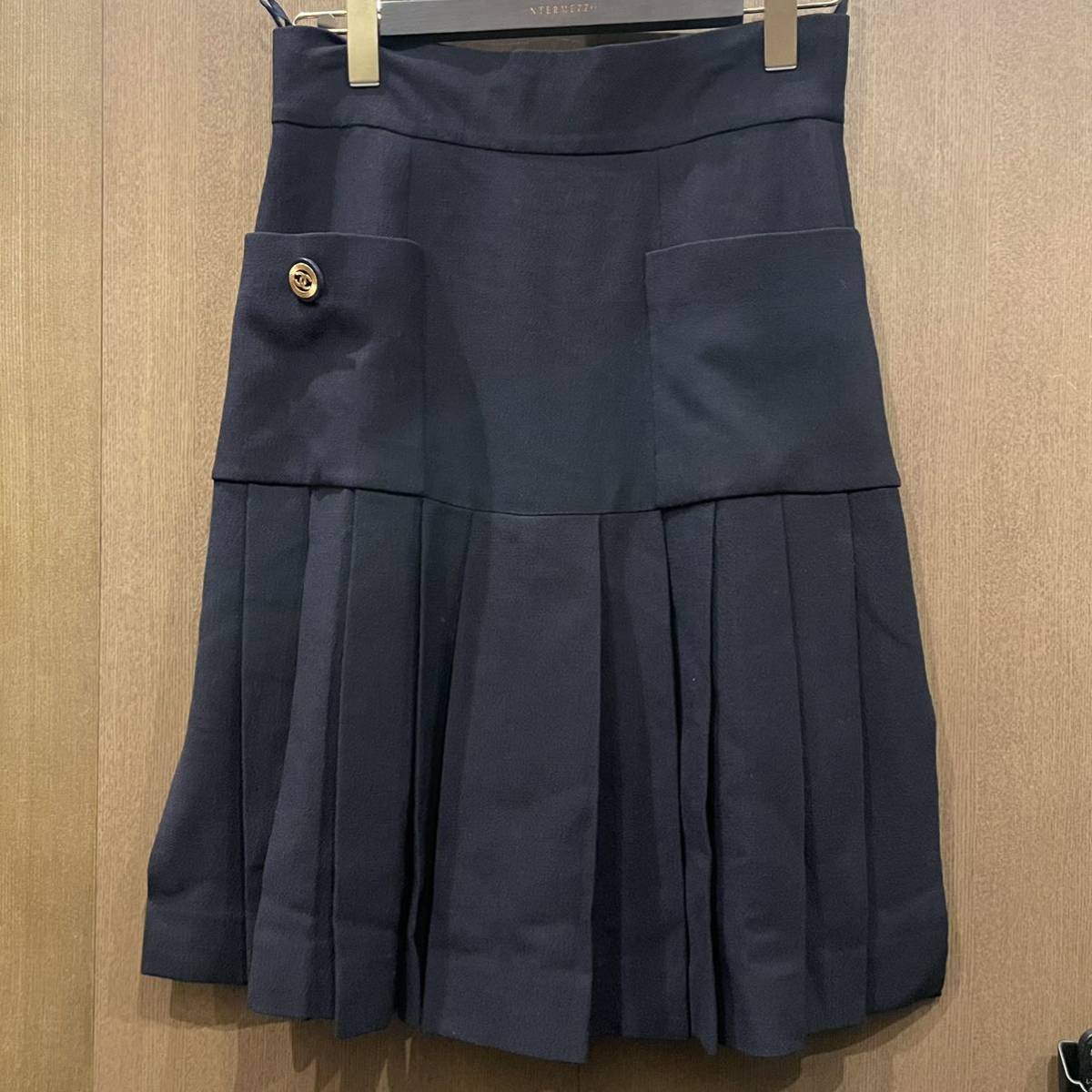 vintage CHANEL シャネル プリーツ スカート ココマークボタン vintage CHANEL シャネル プリーツ スカート ココマークボタン