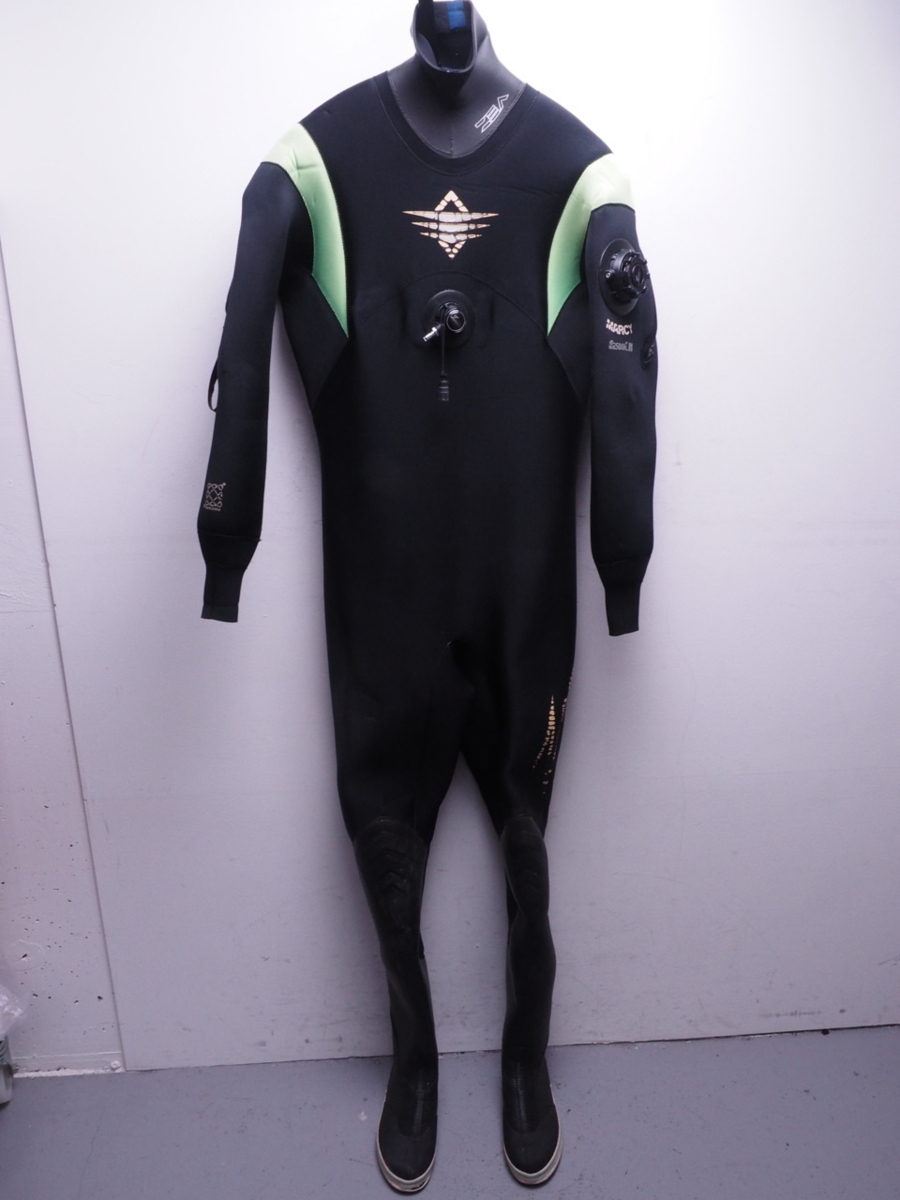 超美品 ワールドダイブ ドライスーツ スキューバダイビング WORLD DIVE