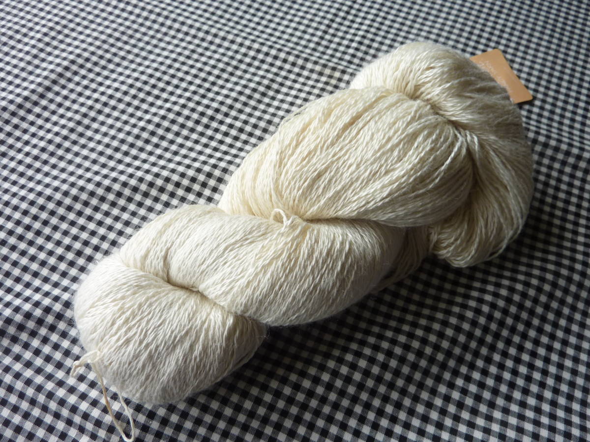 新品　ごしょう産業 変わり糸　バンブー100％　毛糸　240ｇカセ　ホワイト　ピエロ　草木染などにも_画像2