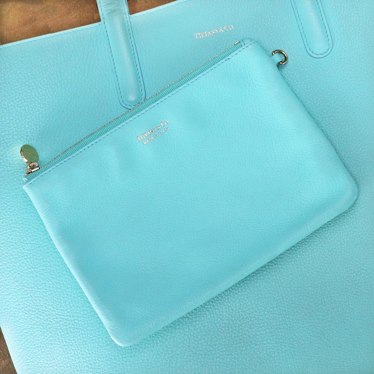 本物 美品 ティファニー 完売モデル TIFFANY BLUE ポーチ付きショッパーレザートートバッグ ハンドバッグ ショルダーバッグ TIFFANY&Co.