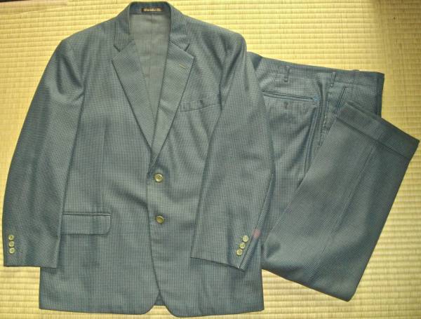 1958年 オーダーメイド 岩尾洋服店 仕立て屋 紳士 スーツ ライトブルー レア ビンテージ モッズ オールディーズ ジャズ(着れます,難も有り)_袖口ボタン付近の丸い変色は写真の反射です
