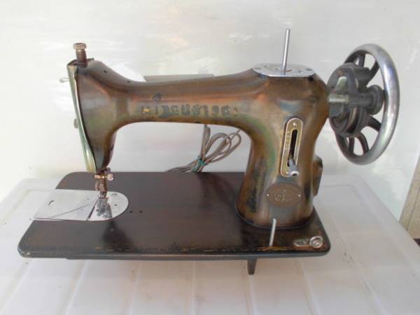 MITSUBISH retro antique sewing machine body the lamp is turned on 