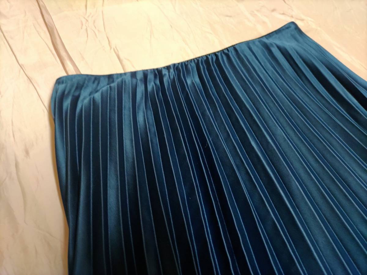 79 プリーツスカート　ロングスカート　紺　ブルー サテン 光沢　シャイニー ウエストゴム_画像5
