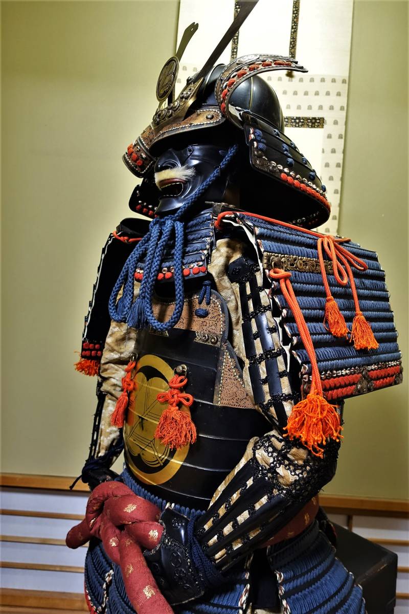 貴重 光忍作 旧家蔵出し 時代甲冑 鉄地黒胴 甲冑 等身大 鎧 貴重 光忍作 旧家蔵出し 時代甲冑 鉄地黒胴 甲冑 等身大 鎧