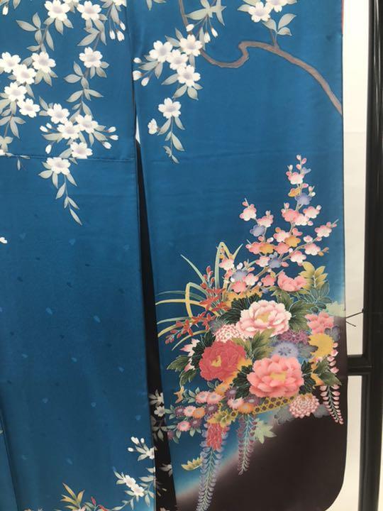 B 699 振袖 成人式 正絹 着物 レトロ 水色 青 芍薬 花 モダン(振袖