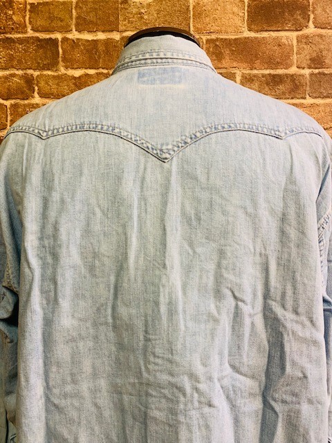 * absolute size XL!96 year 1 month made Vintage Levi's.Levi\'s. used Denim western shirt.USA old clothes. Roo do series lock Biker west coastal area Surf style 