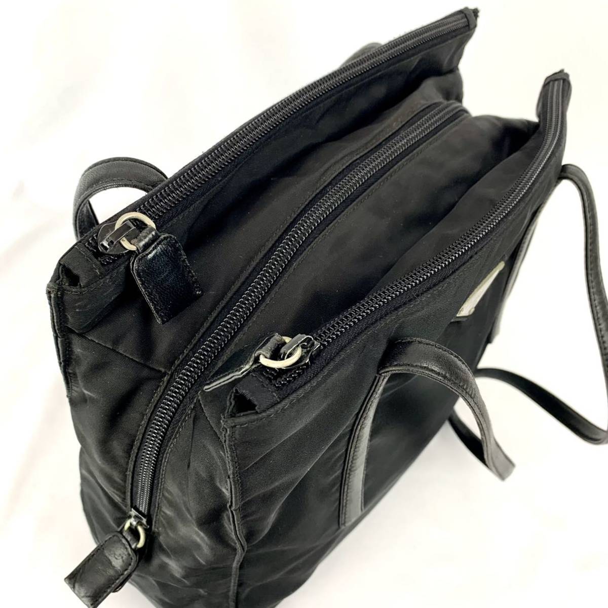 美品】PRADA プラダ ショルダーバッグ メッセンジャーバッグ 三角