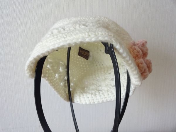 素晴らしい外見 ∋Aurelia KOBE∋ キッズ帽子 女の子 編み込み帽子 つば付ニット帽 サイズ５０cm 白色ピンクのリボン付 帽子 タグ付  www.bdiwearparts.com