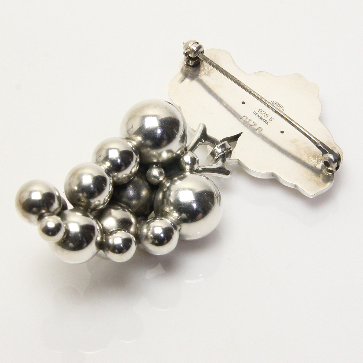 ジョージジェンセン 217B ぶどう ブローチ ムーンライトグレープ GEORG JENSEN 種類豊富な品揃え ムーンライトグレープ ブローチ ぶどう 217B ジョージジェンセン ブローチ/コサージュ
