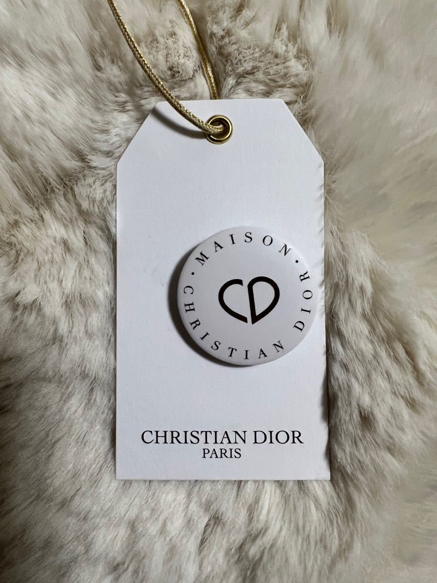 PayPayフリマ｜非売品 Dior (MAISON CHRISTAIN DIOR)缶バッチ ノベルティ限定品 未発売