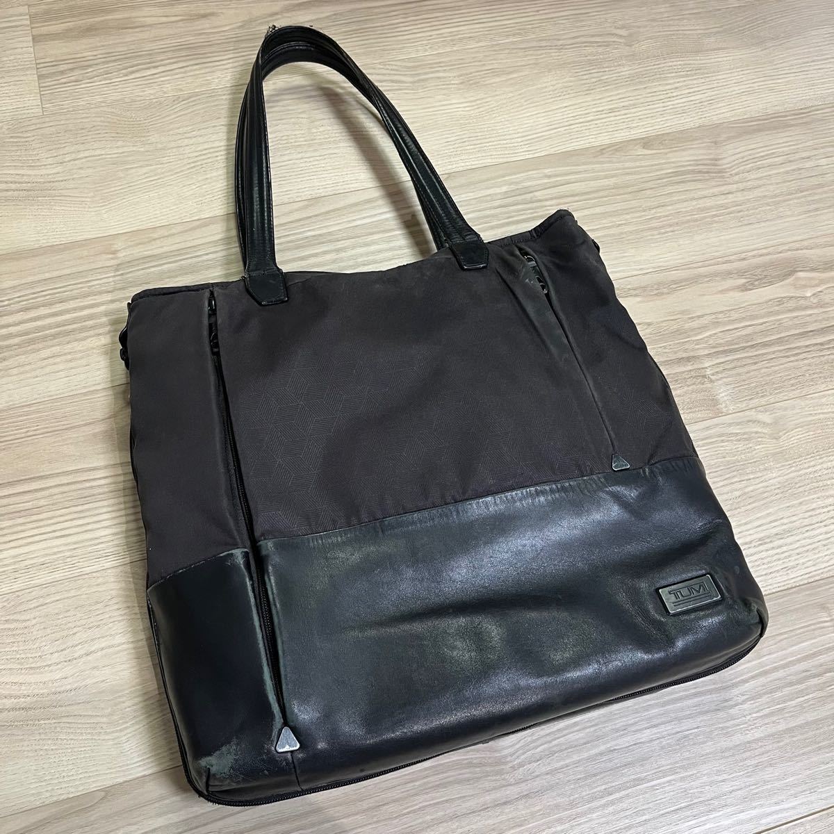 TUMI トゥミ トートバッグ TAHOE サセックストート 79855DE 日本 TUMI トゥミ トートバッグ TAHOE サセックストート 79855DE 日本
