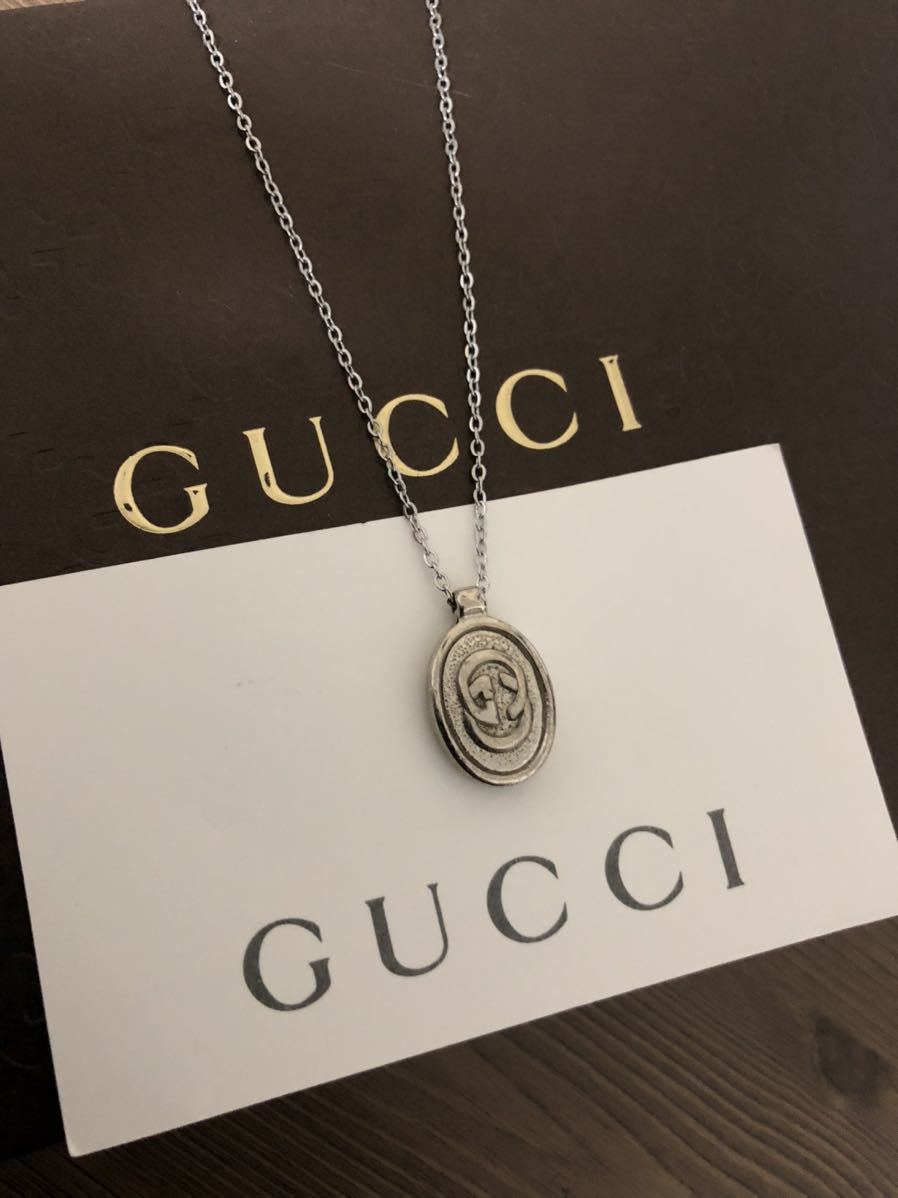 レア 正規美品 GUCCIインターロッキングオーバルチャーム シルバー色