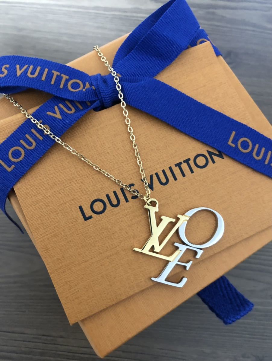 激レア ルイ・ヴィトンLoVeの字チャーム ネックレストップ ゴールドと