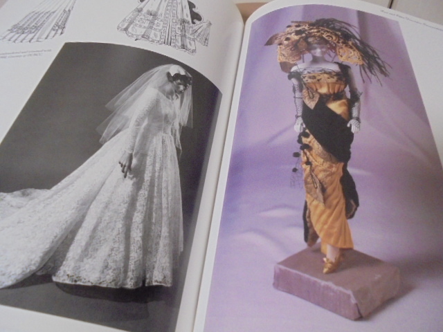 Paypayフリマ 洋書lace豪華本 歴史 美しいレース写真集及びファッション Paypayフリマ 洋書lace豪華本 歴史 美しいレース写真集及びファッション
