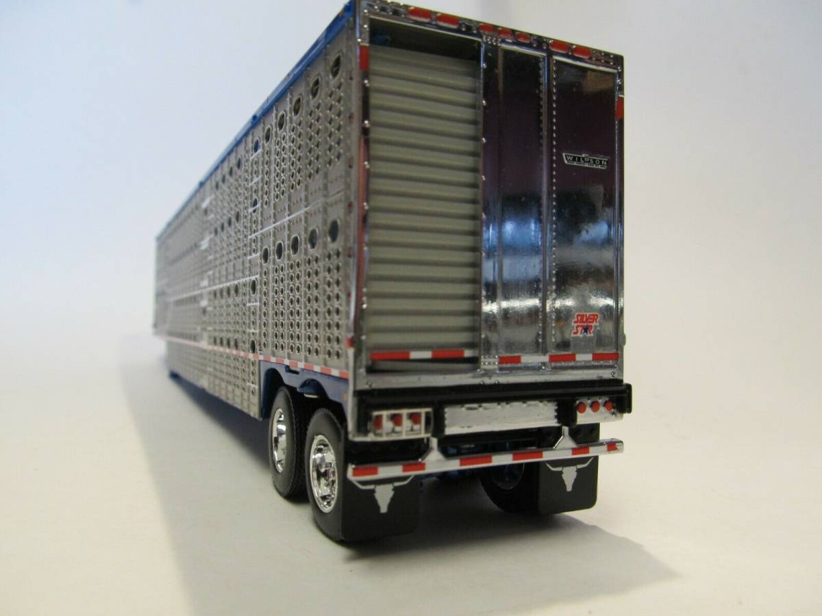 DCP 1/64 SCALE WILSON LIVESTOCK TRAILER TRIPLE AXLE SILVER SIDES & FRAME 