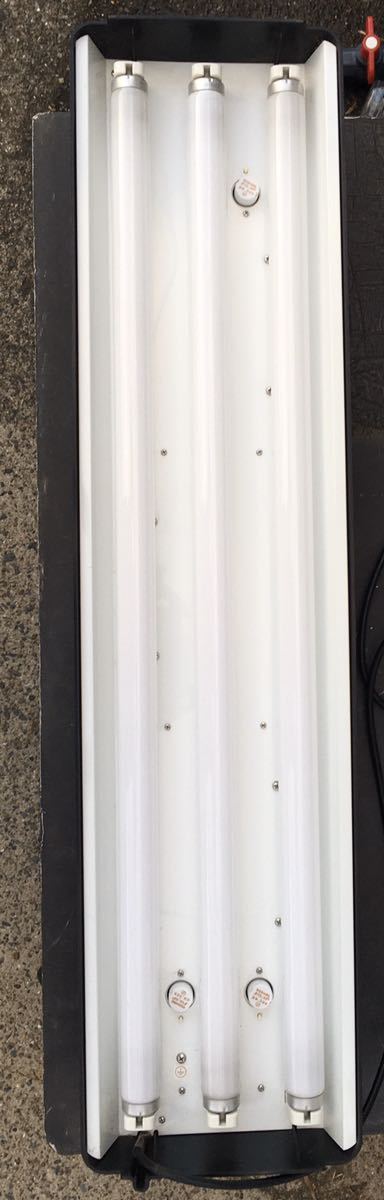 3灯 (90センチ水槽用照明)中古ADAグリーングロウ903(50ヘルツ 3灯 (90センチ水槽用照明)中古ADAグリーングロウ903(50ヘルツ