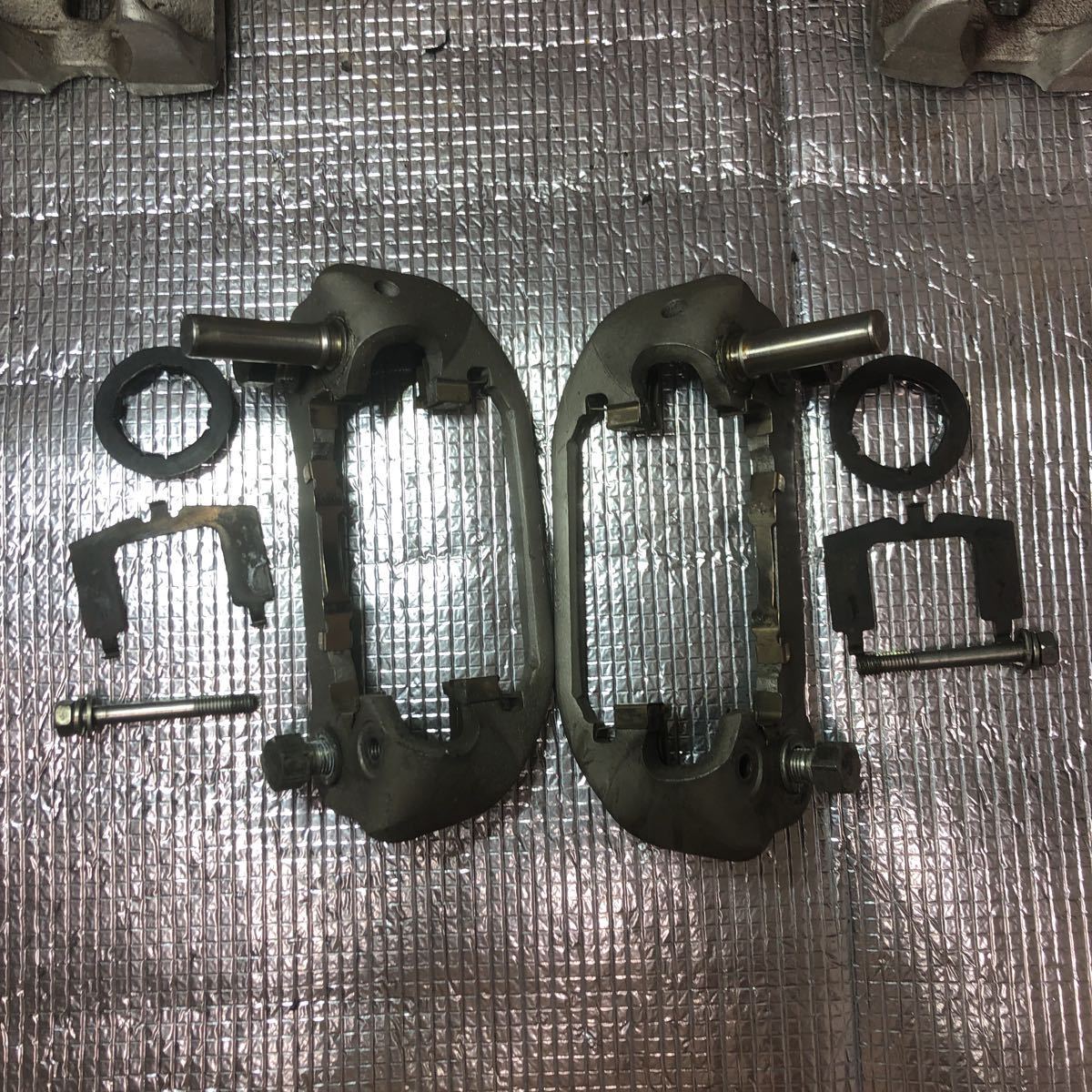 AE86 フロントキャリパー ブレーキキャリパー アクレブレーキパッド