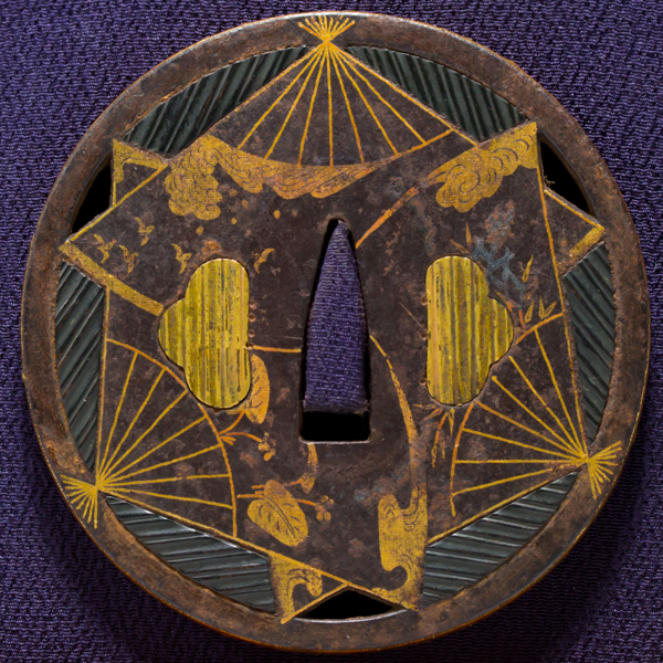 □鍔□阿波正阿弥?☆三つ巴扇子図☆金襴緞子☆良質な金象嵌☆鉄地