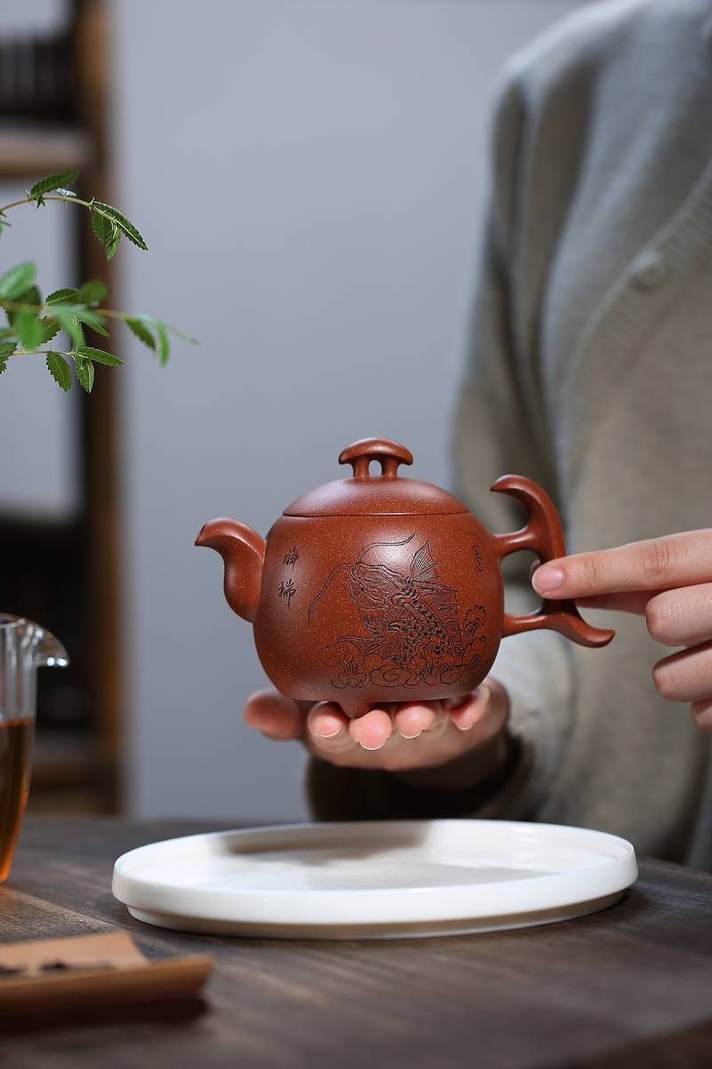 聚寶齋*紫砂精彫*魚龍舞壺】希少珍品 茶壺 茶道具 中国 聚寶齋*紫砂精彫*魚龍舞壺】希少珍品 茶壺 茶道具 中国