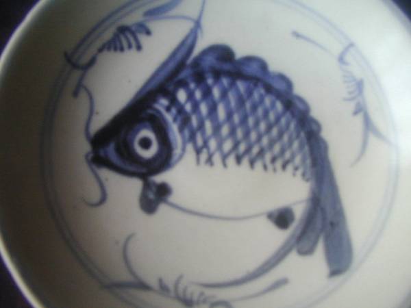 ☆描かれた魚がいきている　見事な魚図の中国南方の皿　割れ、カゲ無し☆_画像2