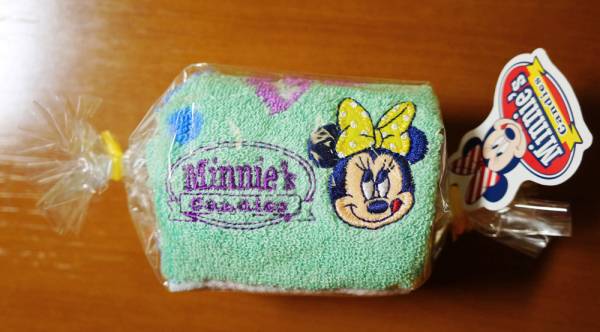 新品未開封のディズニーリゾート☆ミニーマウス（Minnie's Candies シリーズ）／ミニタオル（グリーン）です♪_画像1