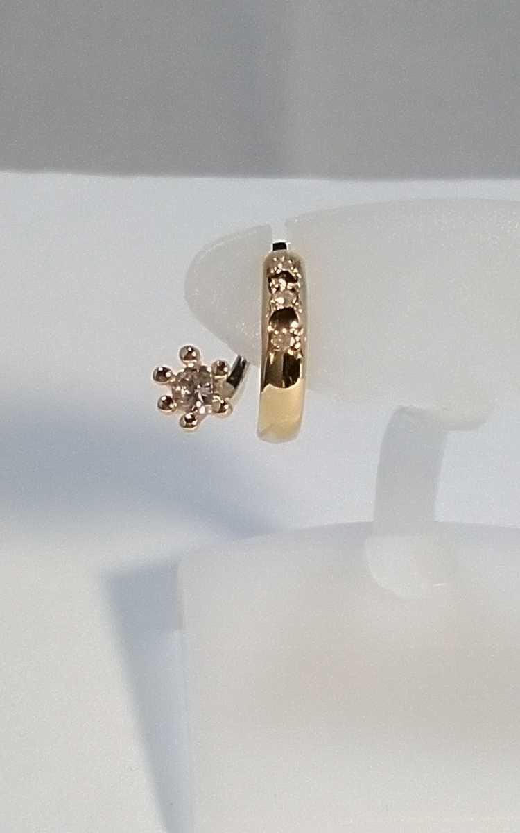 K18YG бриллиантовые серьги!0.19ct..