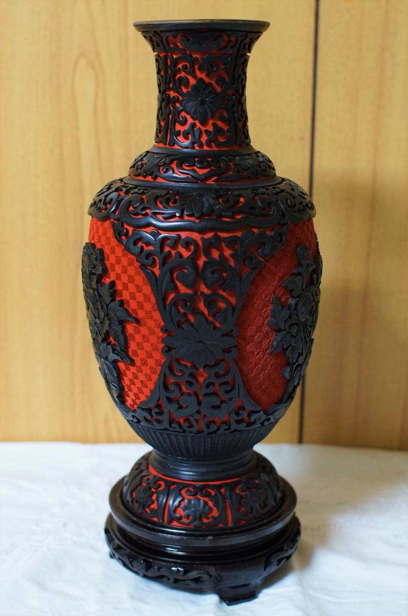 未使用 中国美術 堆朱壺 堆黒 花瓶 約30cm 内七宝 牡丹唐草文 剔紅 台