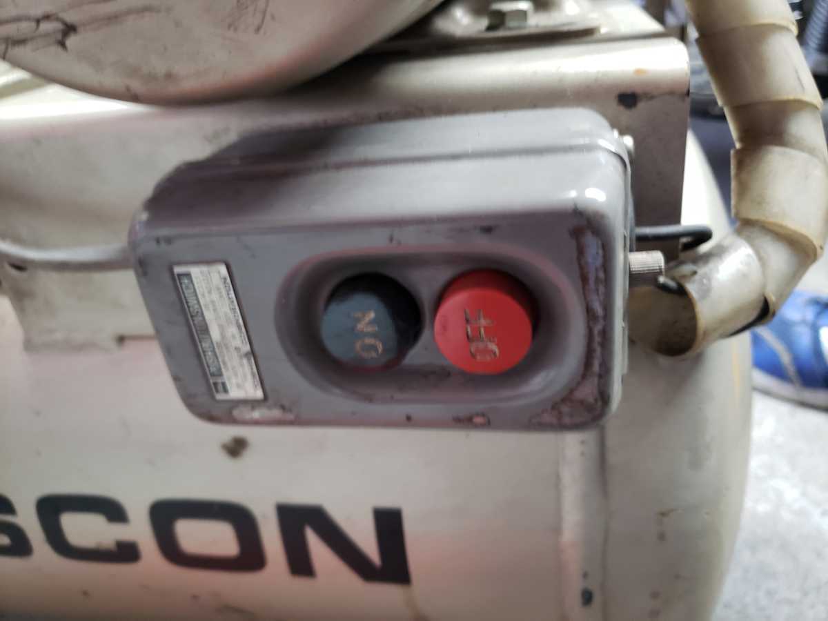 東芝トスコン エアーコンプレッサー 100v 0.4KW 最近まで使用し 東芝トスコン エアーコンプレッサー 100v 0.4KW 最近まで使用し