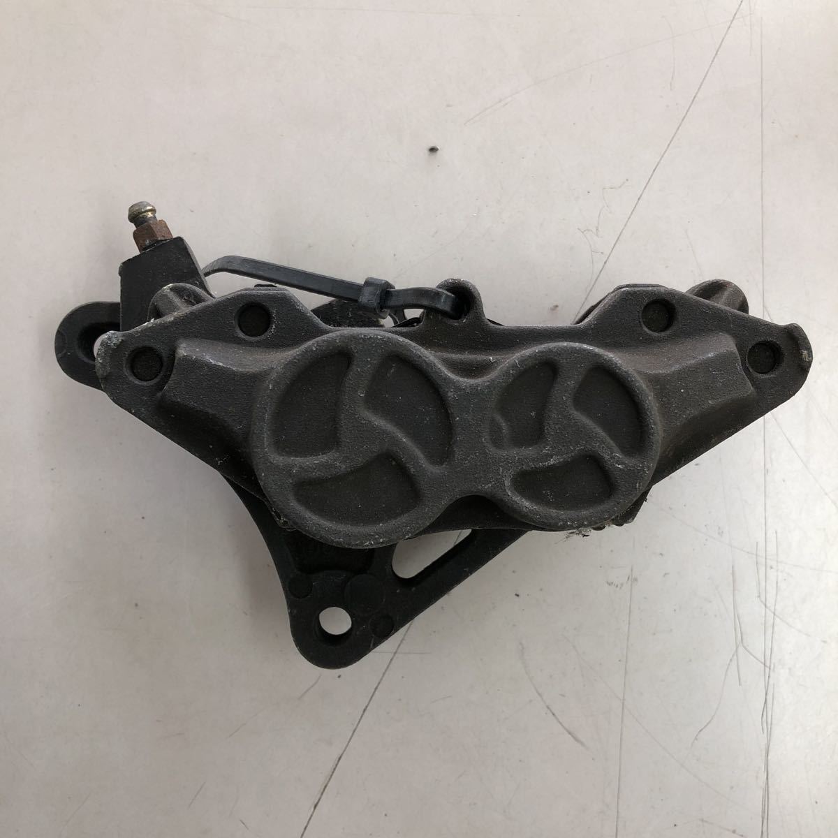 スズキ 純正フロントキャリパー ニッシン4POT 90mm NISSIN GSX スズキ 純正フロントキャリパー ニッシン4POT 90mm NISSIN GSX